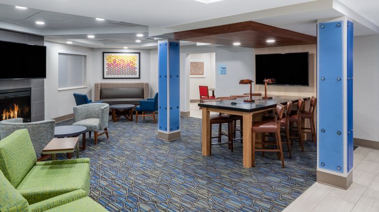 Holiday Inn Express Airport Lobby