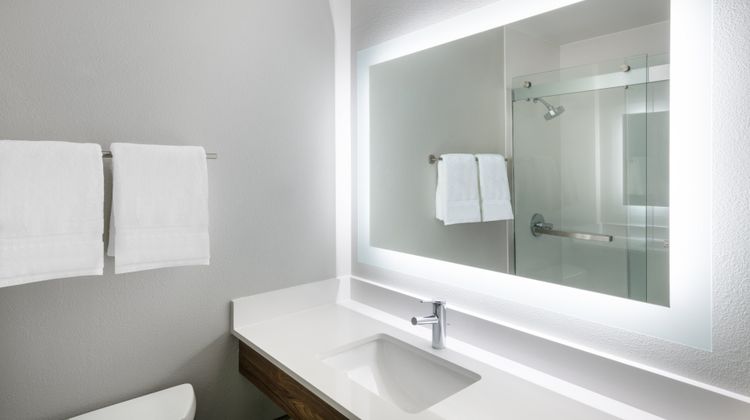 Holiday Inn Express Airport Room