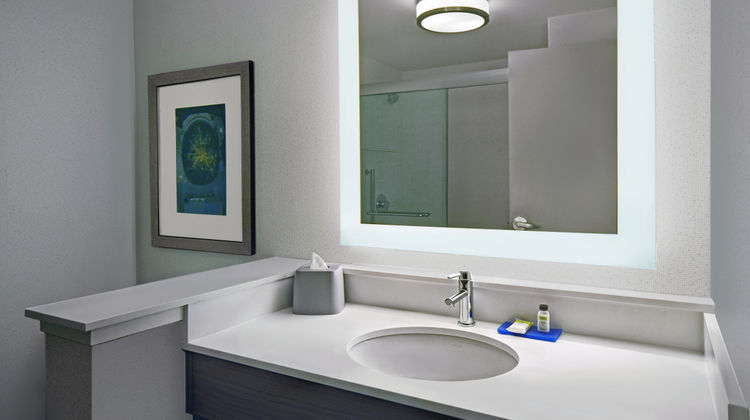 Holiday Inn Express Galleria Area Room