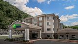 Holiday Inn Express & Suites Pikeville Exterior
