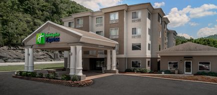 Holiday Inn Express & Suites Pikeville Exterior