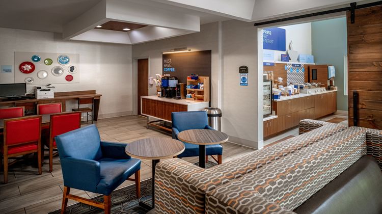 Holiday Inn Express & Suites Pikeville Lobby