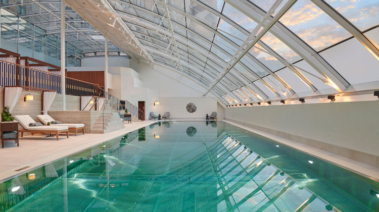 Jumeirah Carlton Tower Pool
