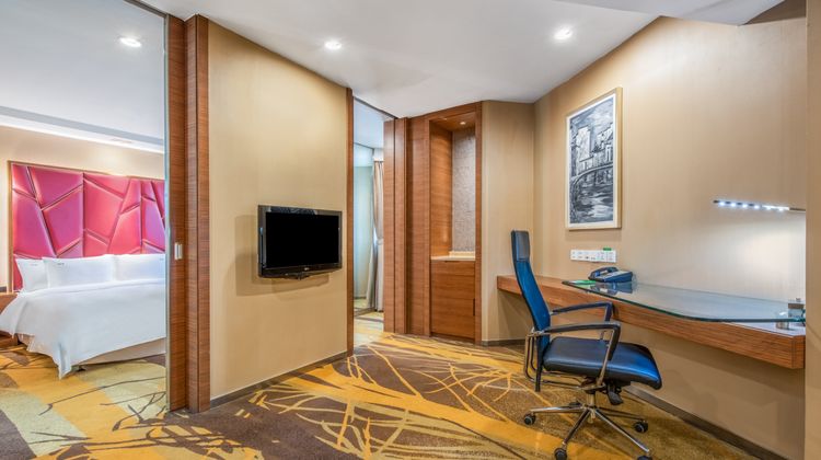 Holiday Inn Suite