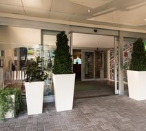 Holiday Inn Edinburgh Lobby