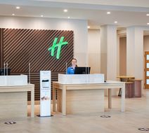Holiday Inn & Suites Oakville @ Bronte Exterior