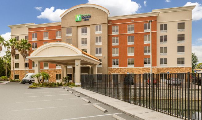 Holiday Inn Express Hotel & Suites Largo Exterior