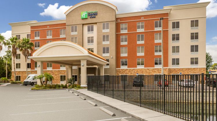 Holiday Inn Express Hotel & Suites Largo Exterior