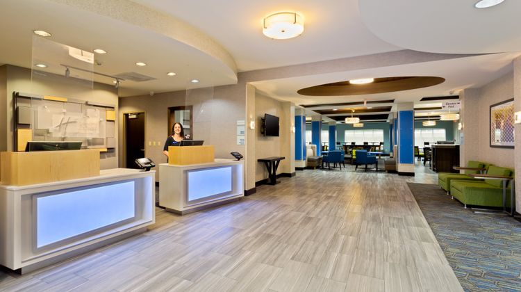 Holiday Inn Express Hotel & Suites Largo Lobby