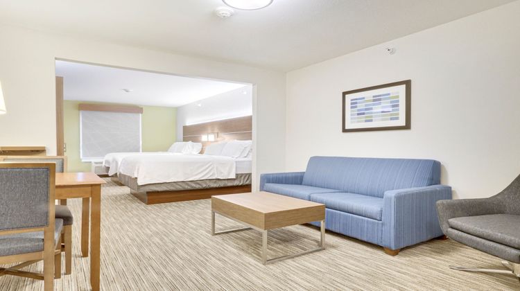 Holiday Inn Express Hotel & Suites Suite