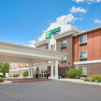 Holiday Inn Express Hotel & Suites