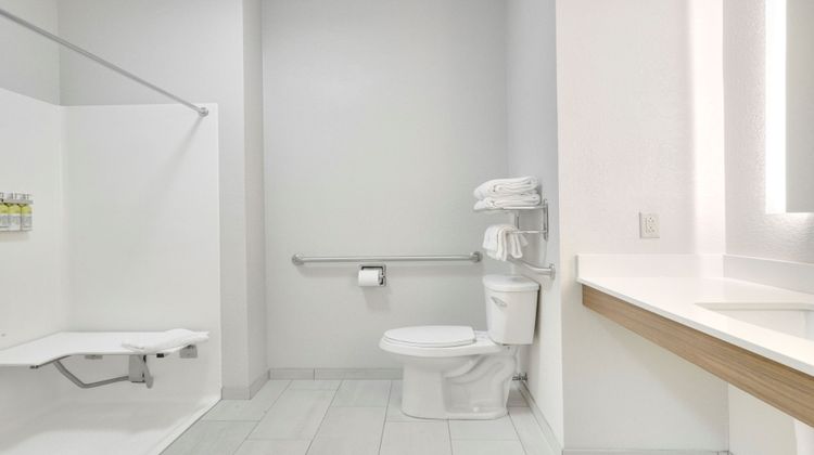 Holiday Inn Express Hotel & Suites Room