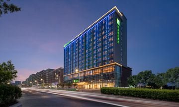 Holiday Inn Express Shenzhen Longhua