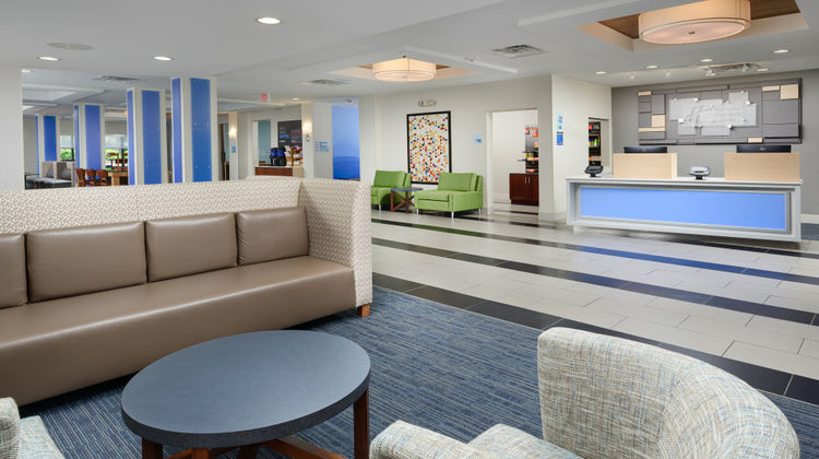 Holiday Inn Express Hotel & Suites Lobby