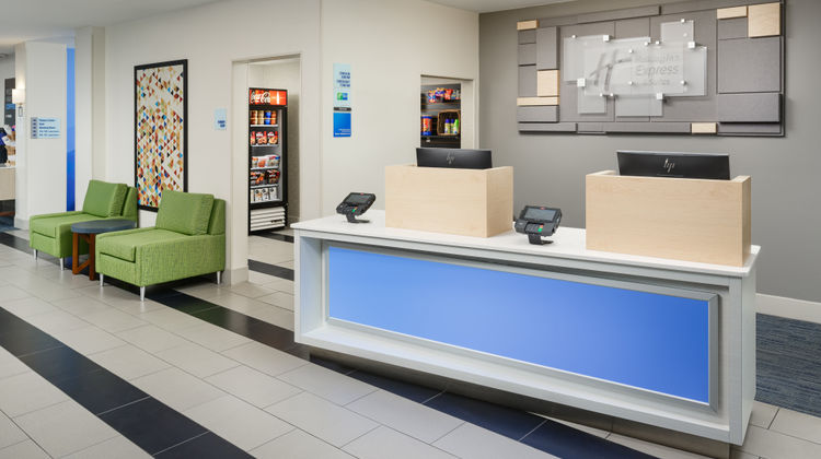 Holiday Inn Express Hotel & Suites Lobby