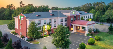 Holiday Inn Express Hotel & Suites Exterior