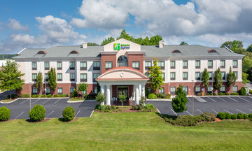 Holiday Inn Express Hotel & Suites