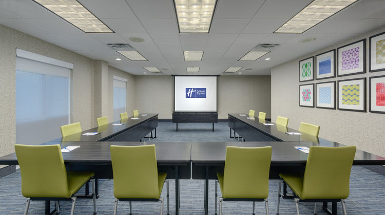 Holiday Inn Express Hotel & Suites Meeting