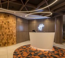 Holiday Inn Edinburgh Lobby