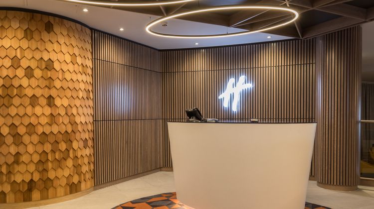 Holiday Inn Edinburgh Lobby