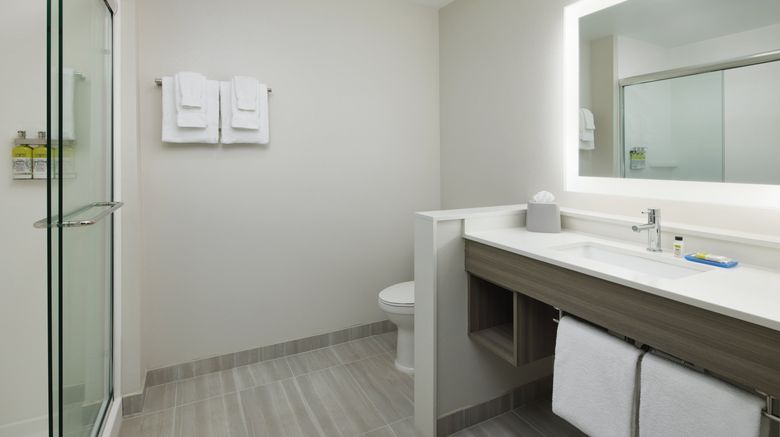 <b>Holiday Inn Express & Suites Gulf Breeze Room</b>. Images powered by <a href="https://www.leonardoworldwide.com/" title="Leonardo Worldwide" target="_blank">Leonardo</a>.