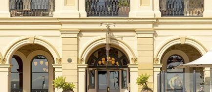 Largs Pier Hotel Exterior