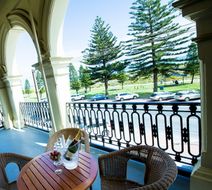 Largs Pier Hotel Exterior