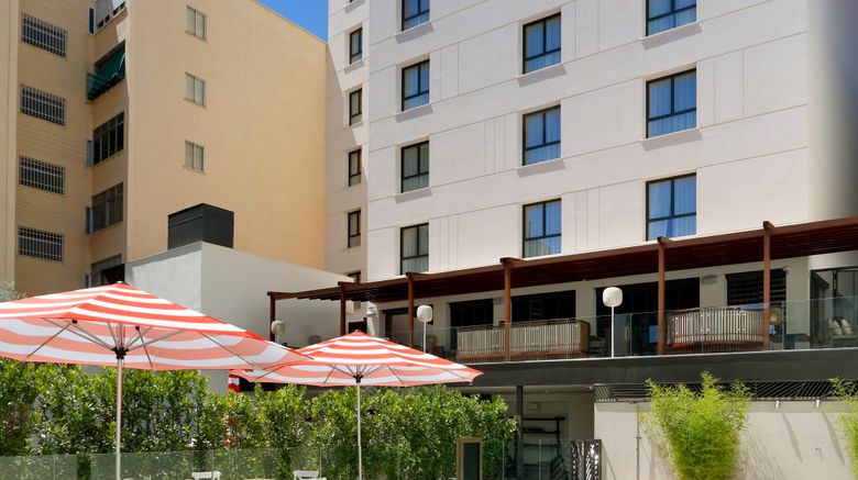<b>Hard Rock Hotel Madrid Pool</b>. Images powered by <a href="https://www.leonardoworldwide.com/" title="Leonardo Worldwide" target="_blank">Leonardo</a>.