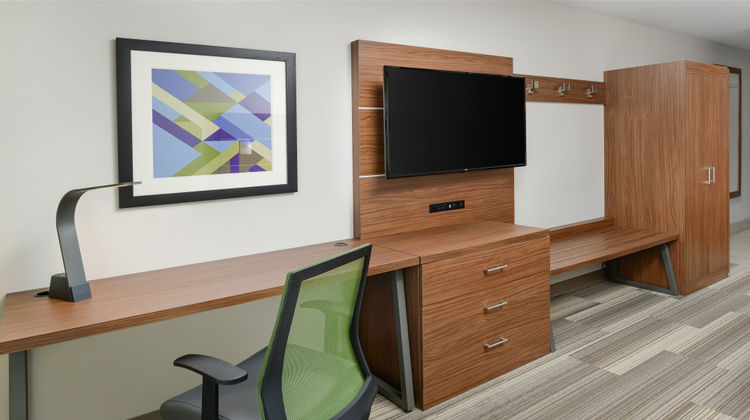 Holiday Inn Express Hotel & Suites Room
