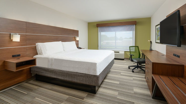 Holiday Inn Express Hotel & Suites Suite