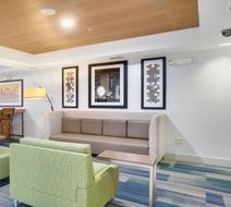 Holiday Inn Express Hotel & Suites Lobby