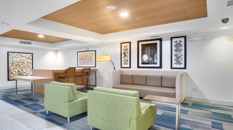 Holiday Inn Express Hotel & Suites Lobby