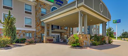 Holiday Inn Express Hotel & Suites Exterior