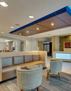 Holiday Inn Express Hotel & Suites