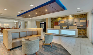 Holiday Inn Express Hotel & Suites