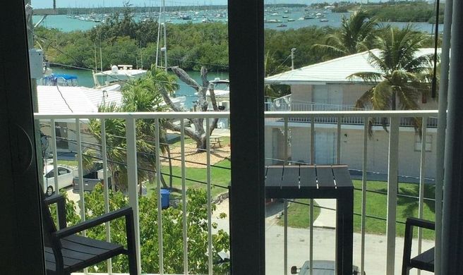 Skipjack Resort & Marina Exterior