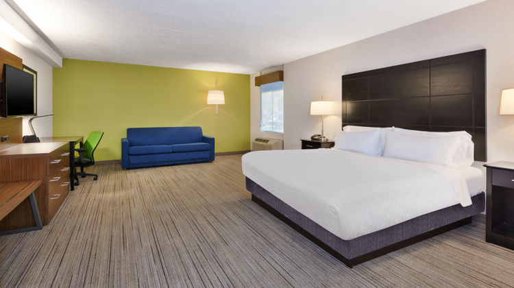 Holiday Inn Express Waldorf Suite