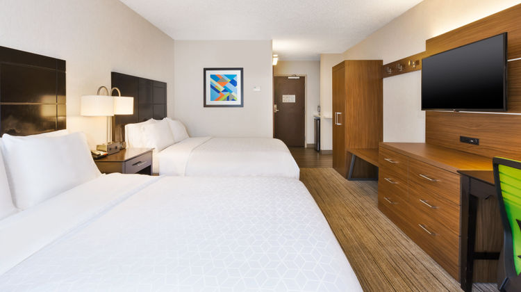 Holiday Inn Express Waldorf Room