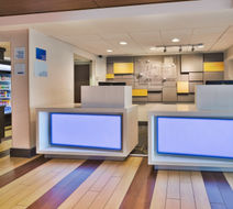 Holiday Inn Express Waldorf Lobby