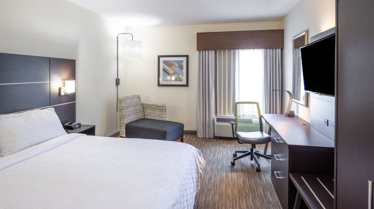 Holiday Inn Express & Suites Fort Payne Room