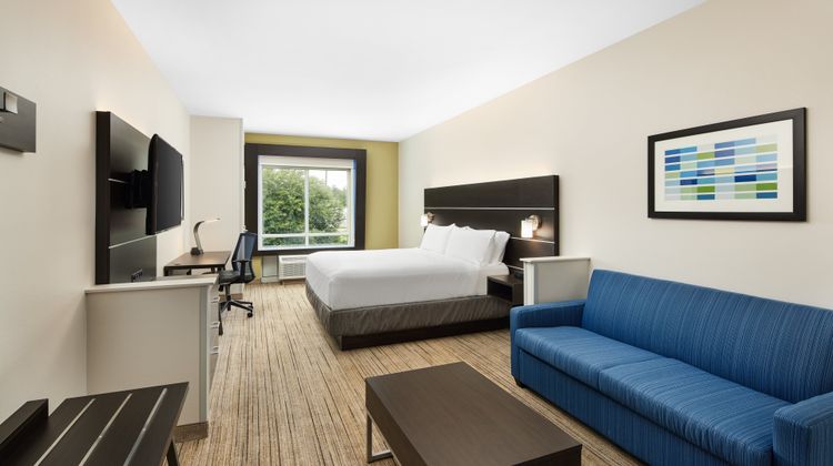 Holiday Inn Express Hotel & Suites Suite