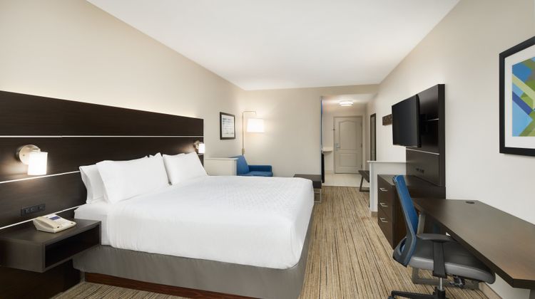 Holiday Inn Express Hotel & Suites Suite