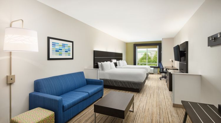 Holiday Inn Express Hotel & Suites Suite