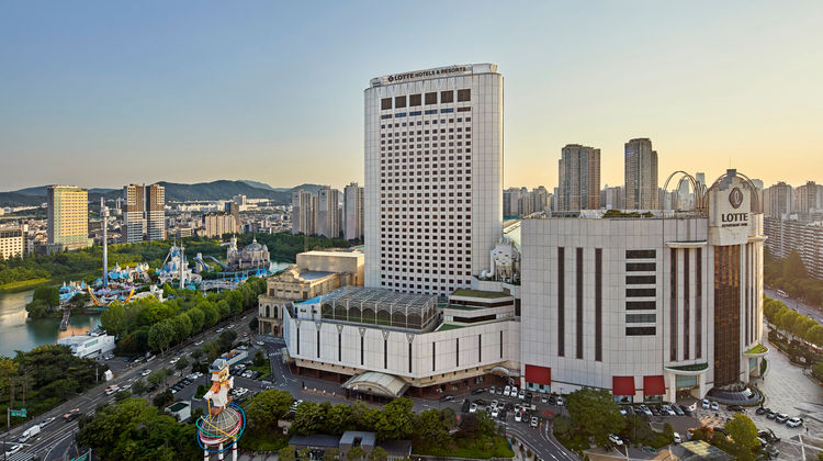 Lotte Hotel World Exterior