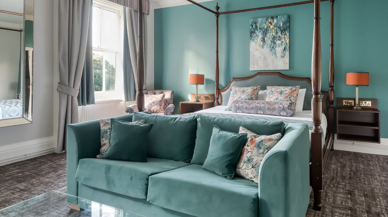 <b>Makeney Hall Hotel Suite</b>. Images powered by <a href="https://www.leonardoworldwide.com/" title="Leonardo Worldwide" target="_blank">Leonardo</a>.