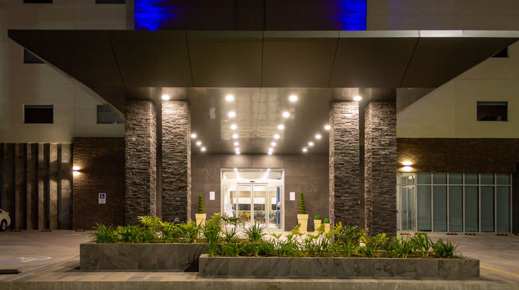 Holiday Inn Express & Suites Otay Exterior