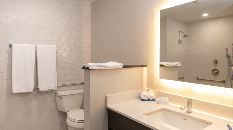 Holiday Inn Express & Suites Otay Room