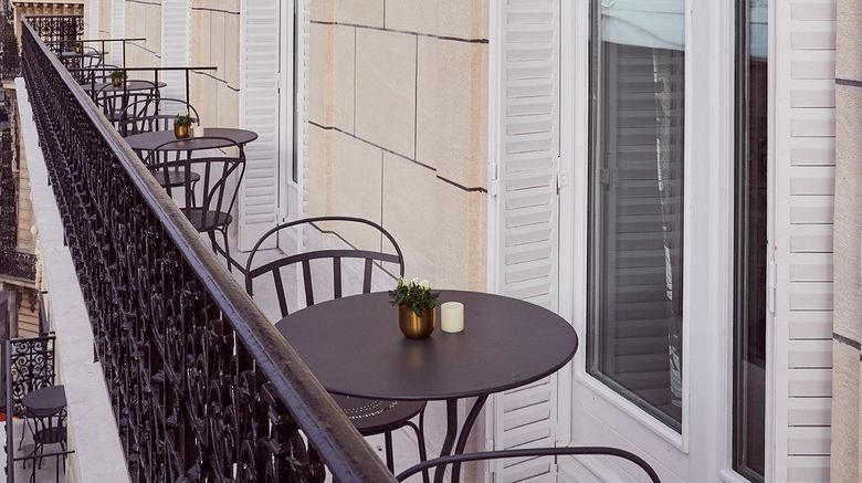 <b>Grand Powers Paris Room</b>. Images powered by <a href=https://www.travelagewest.com/Hotels/Paris/