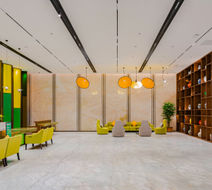 Holiday Inn One Thousand Island Lake Lobby