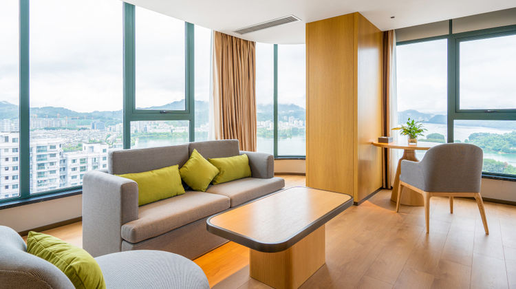 Holiday Inn One Thousand Island Lake Suite